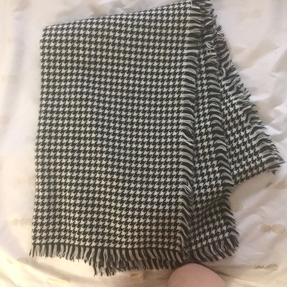 Houndstooth Scarf (Rectangular)